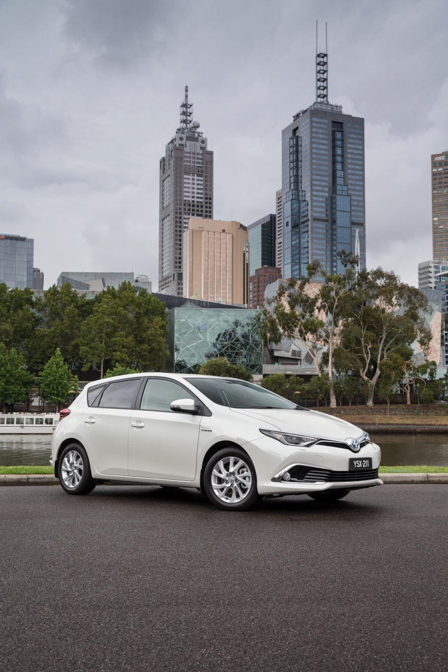 Toyota Corolla Hybrid 2016 года  (AU) (фото 16 из 19)